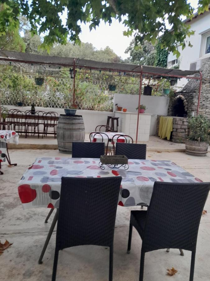 Auberge Des Garrigues Nimes Exterior foto
