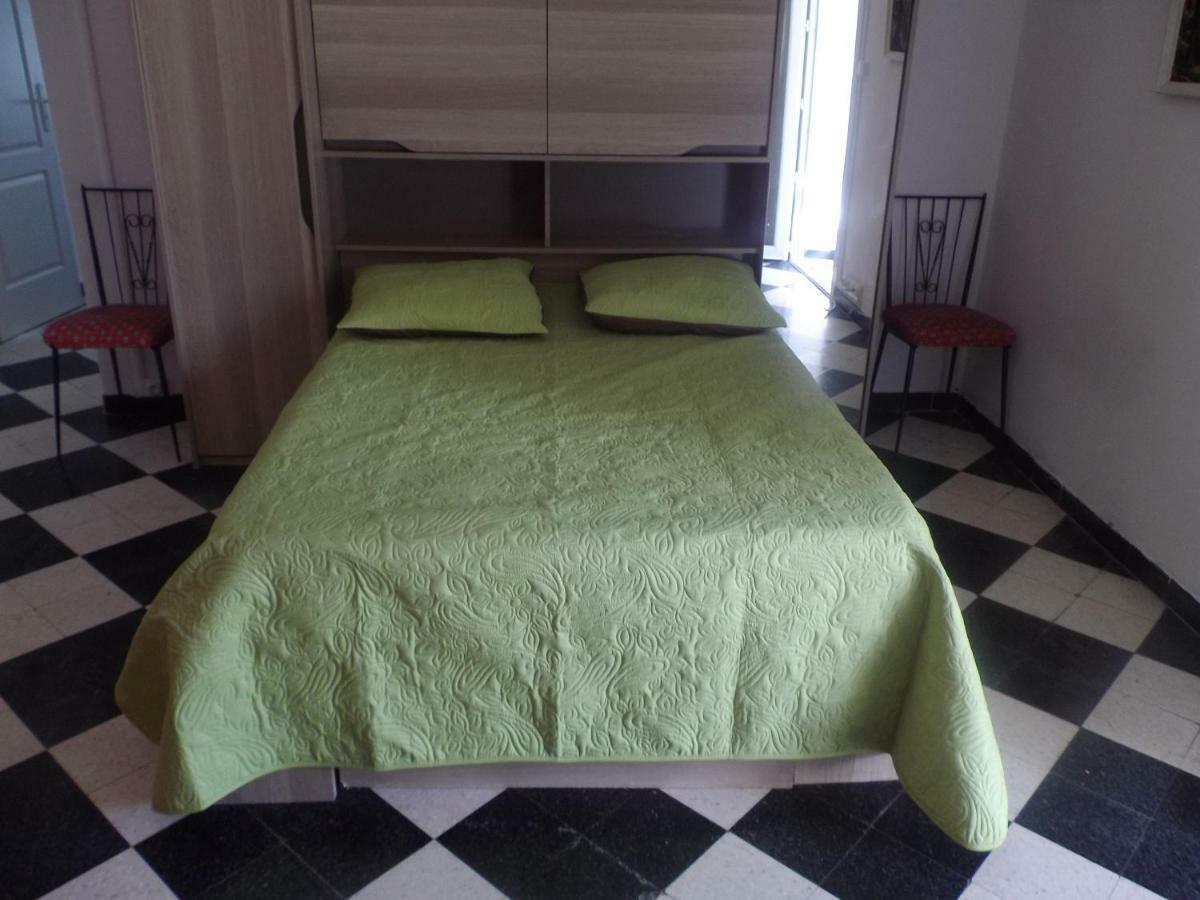 Auberge Des Garrigues Nimes Exterior foto