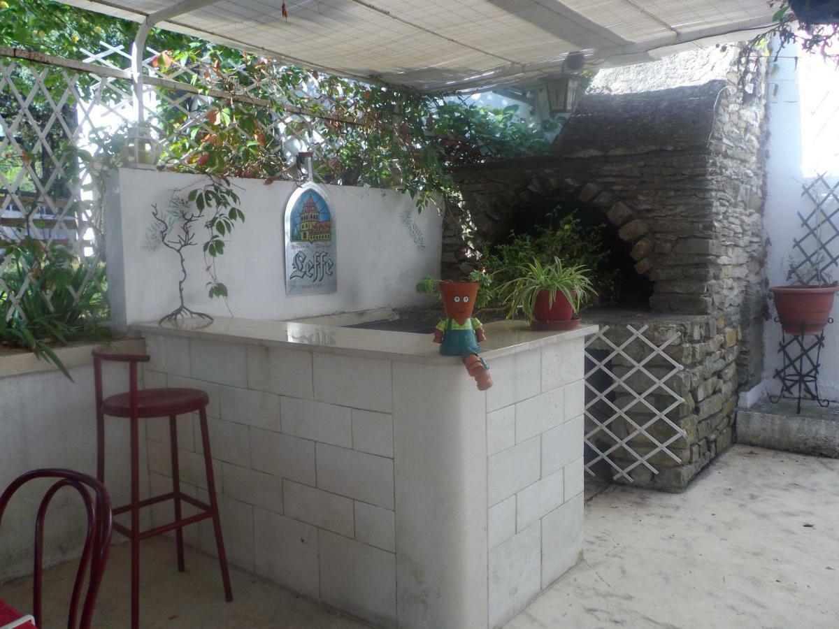 Auberge Des Garrigues Nimes Exterior foto